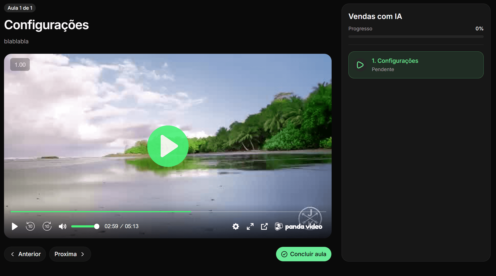Player de vídeo de uma aula com sidebar listando conteúdos do curso e indicador de progresso